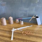 輪ゴムピストルで射的あそび！